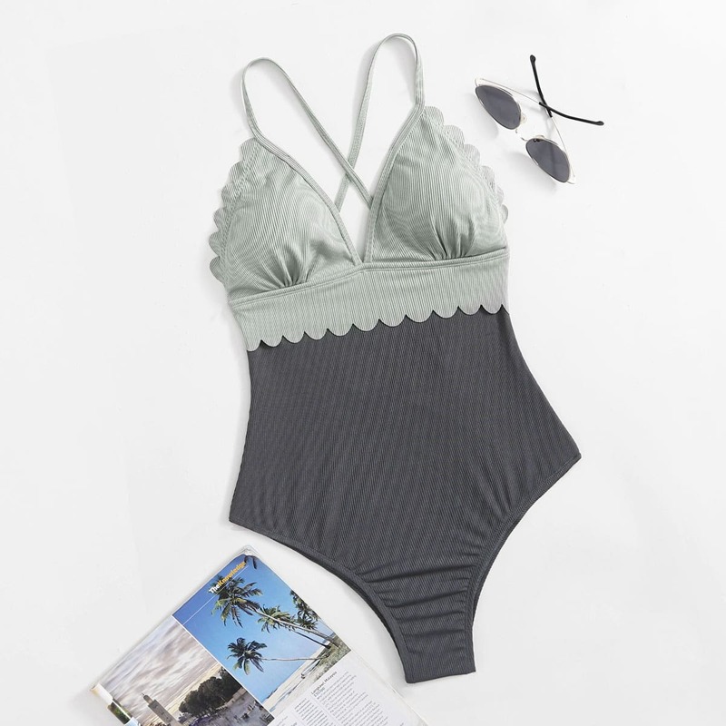 

Scallop Colorblock One Piece Swimsuit, Multicolor