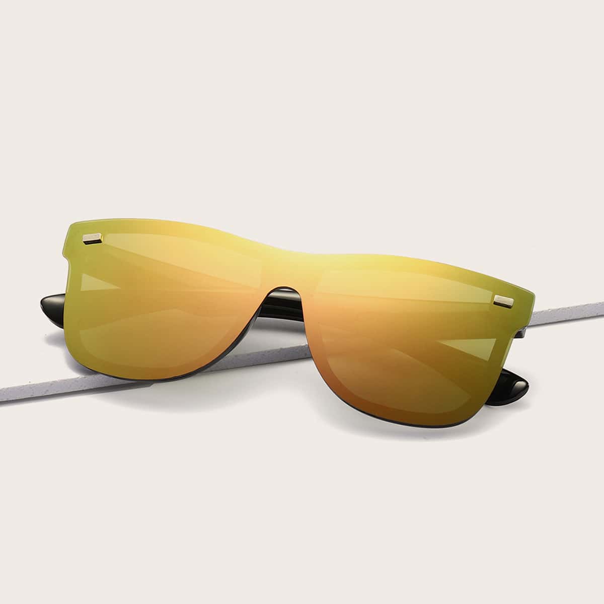 

Square Frame Sunglasses