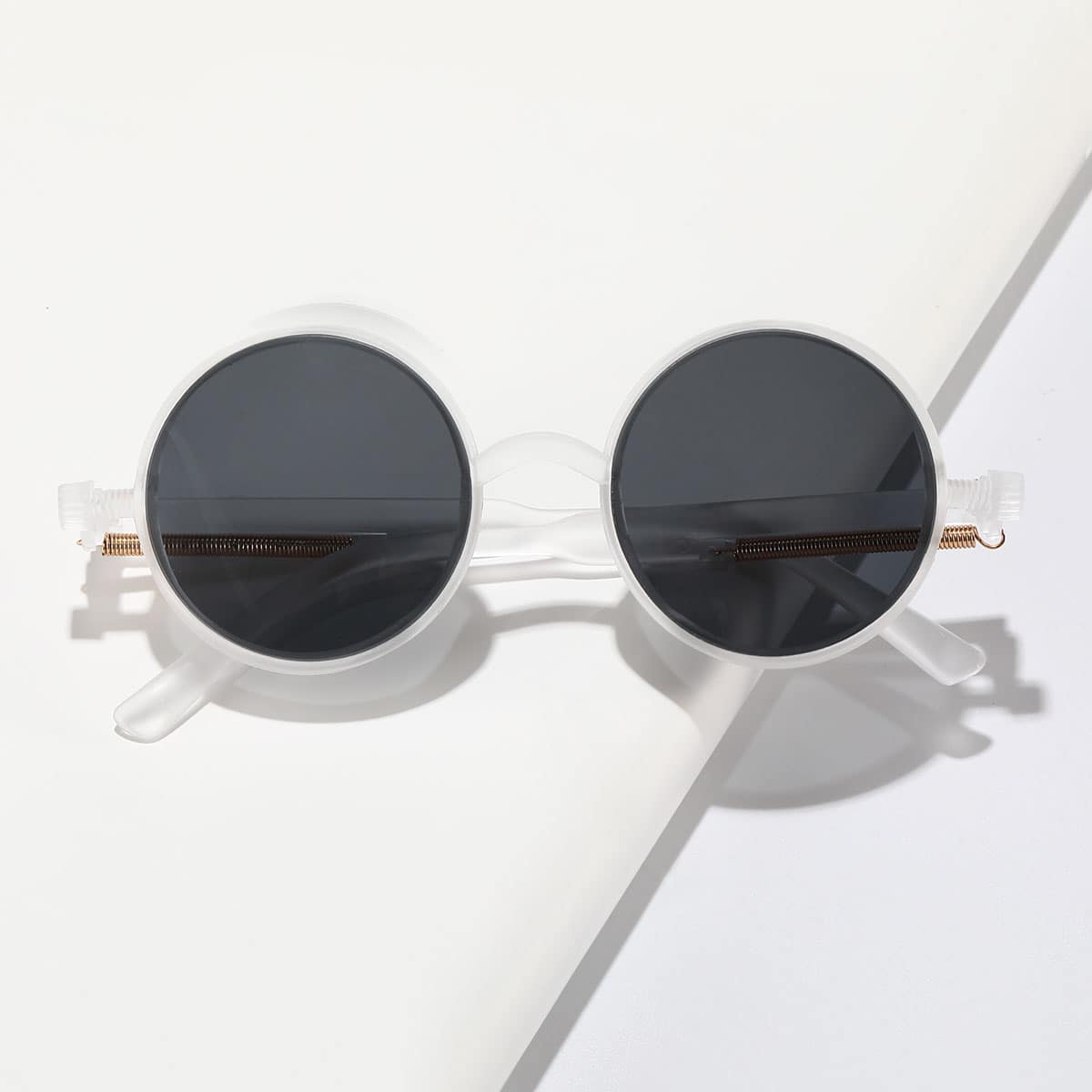 

Round Frame Sunglasses