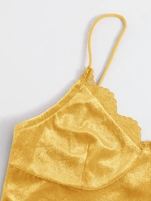 SHEIN Top de tirantes corto de terciopelo ribete con encaje - Amarillo - Ver 4