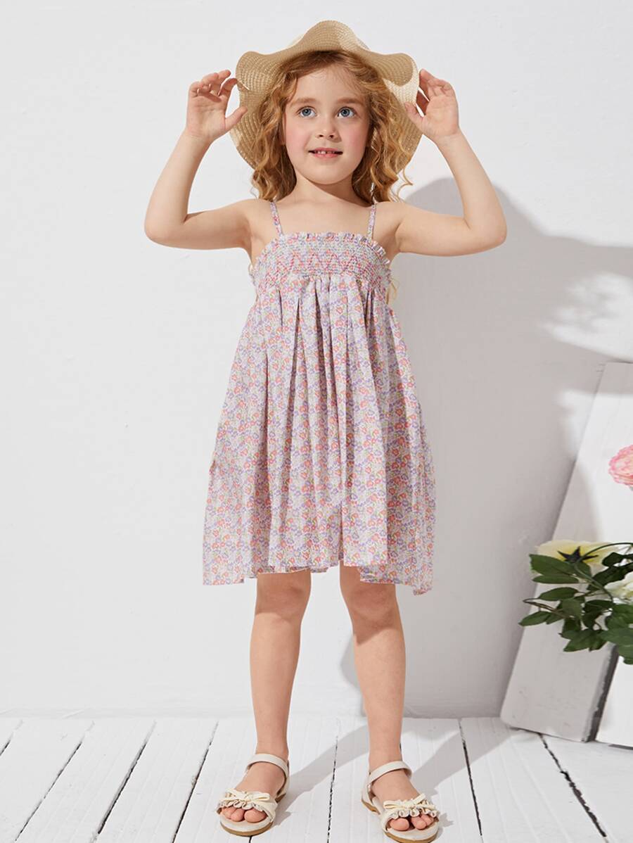 SHEIN 小女童打褶上身小碎花吊帶連衣裙 - 彩色 - 查看 1