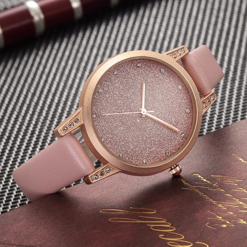 

Rhinestone Decor Round Pointer Quartz Watch