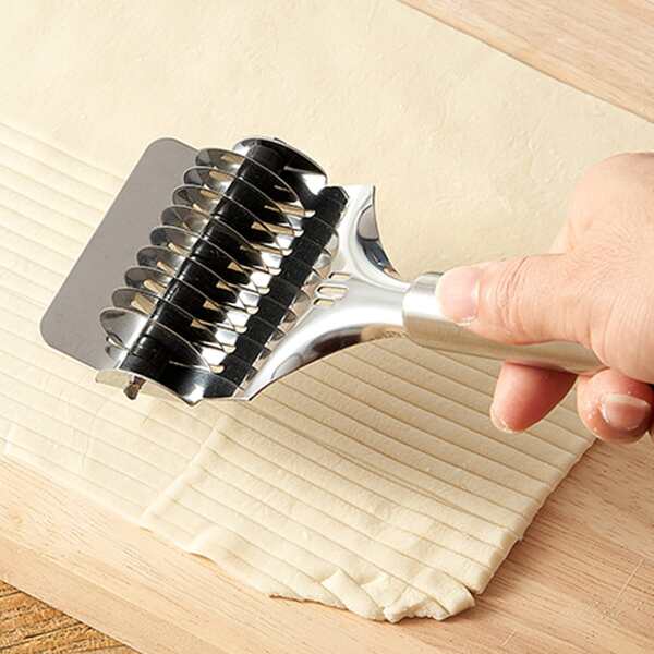

1pc Stainless Steel Dough Cutter Roller, Silver