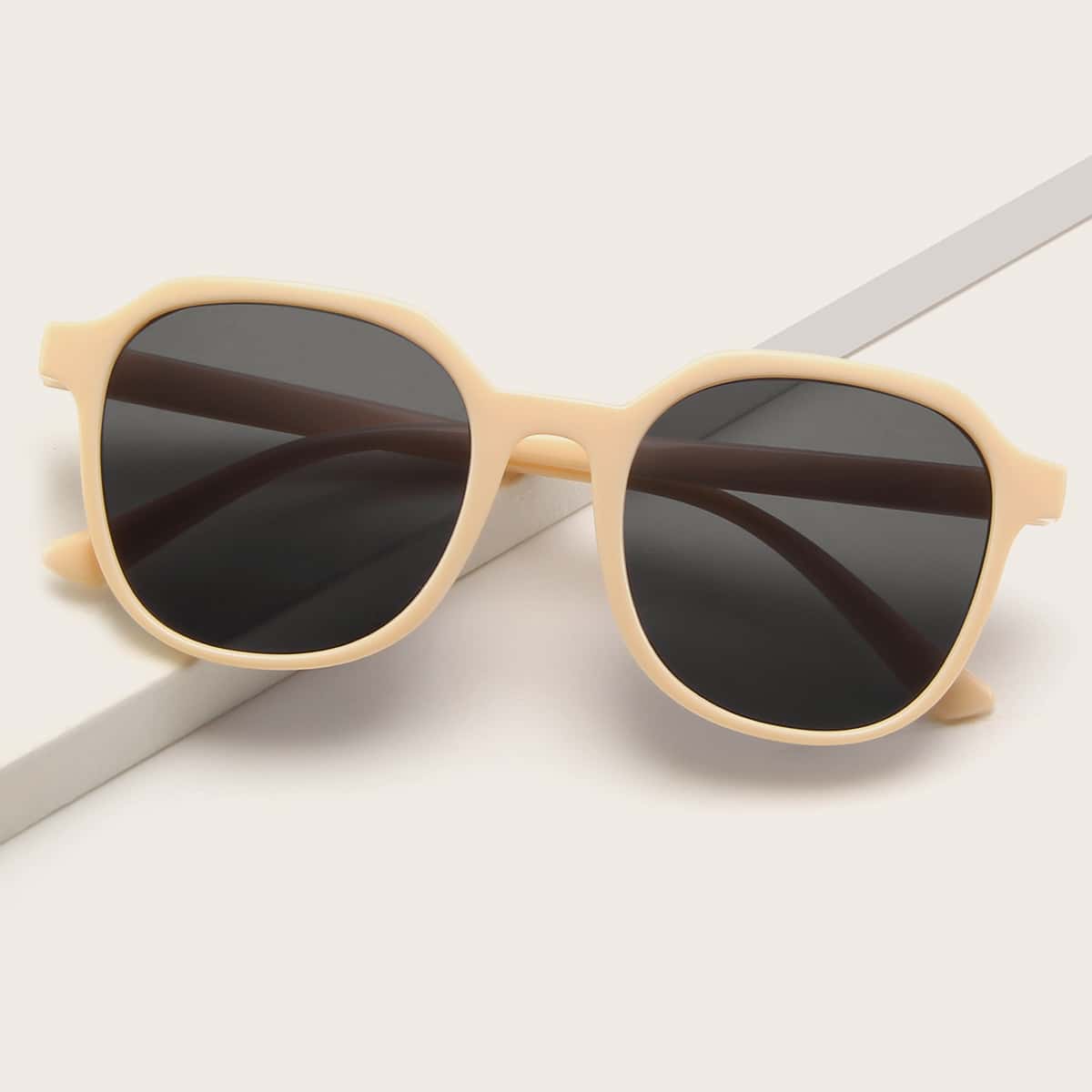 

Square Frame Sunglasses