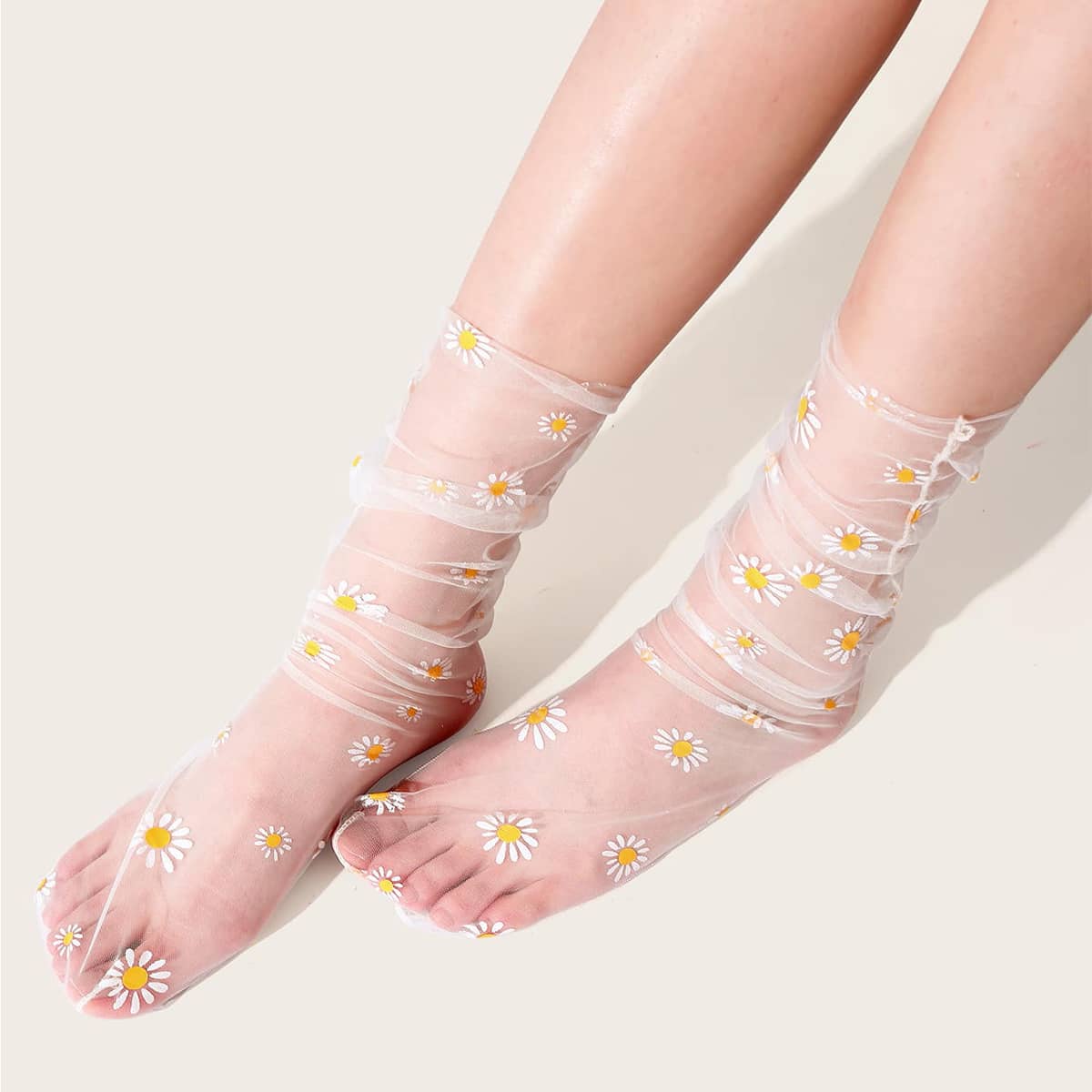 

Daisy Floral Mesh Socks, White