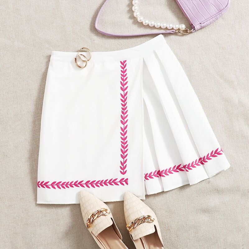 

Plants Print Pleated Skirt, White