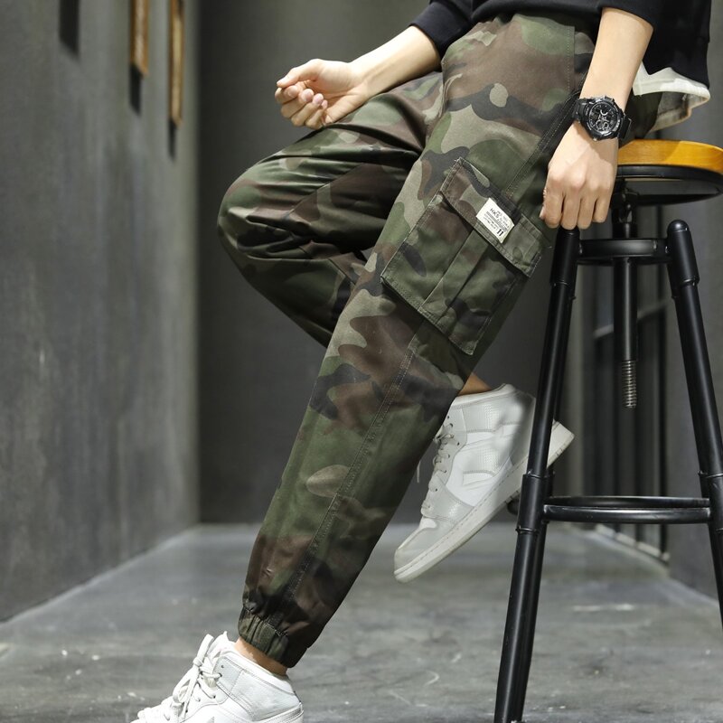

Guys Camo & Letter Patched Cargo Pants, Multicolor