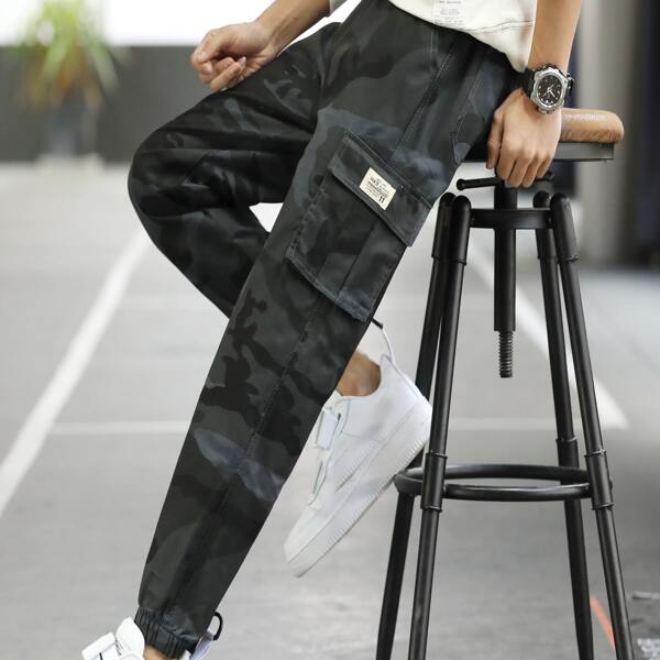 

Men Camo & Letter Patched Cargo Pants, Multicolor