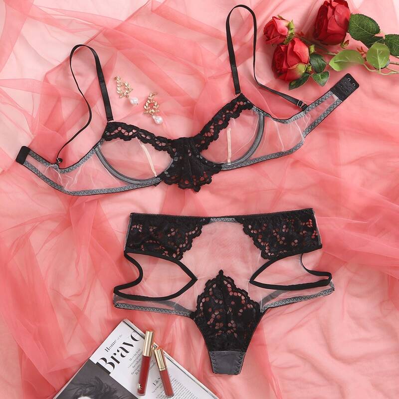 

Contrast Lace Mesh Underwire Lingerie Set, Black