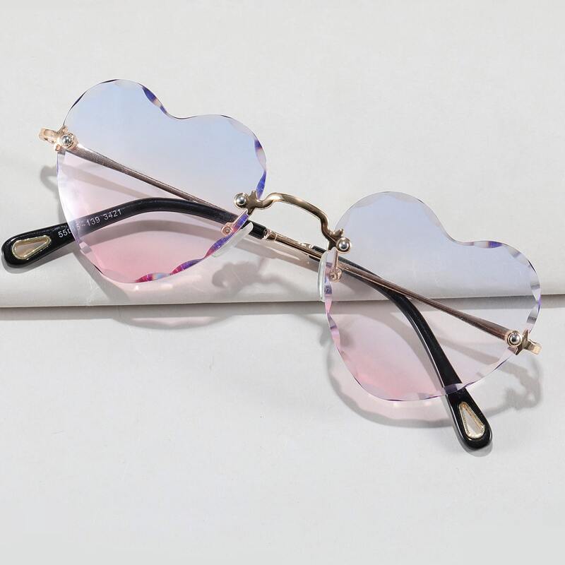 

Ombre Heart Frame Sunglasses