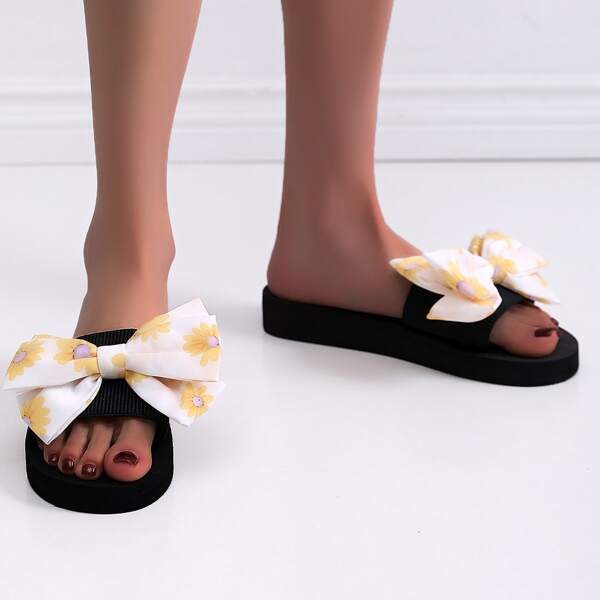 

Floral Graphic Bow Decor Slides, Multicolor