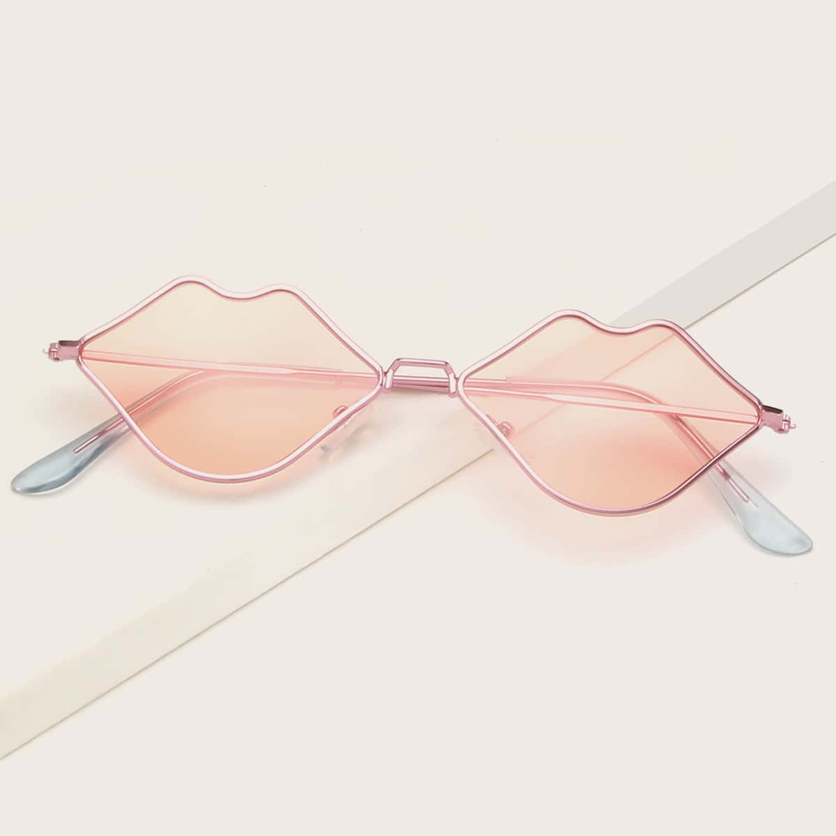 

Lips Frame Sunglasses