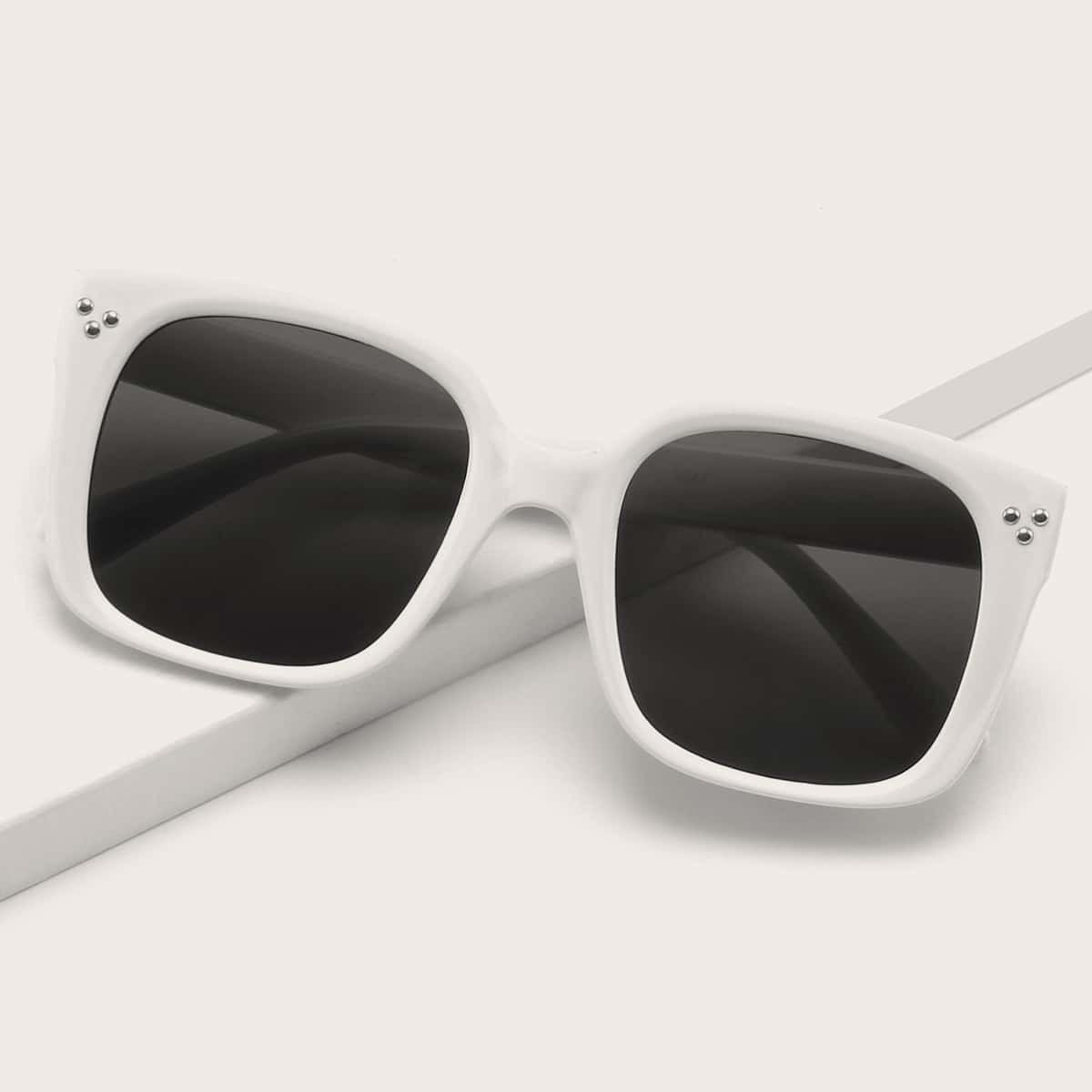 

Square Frame Sunglasses