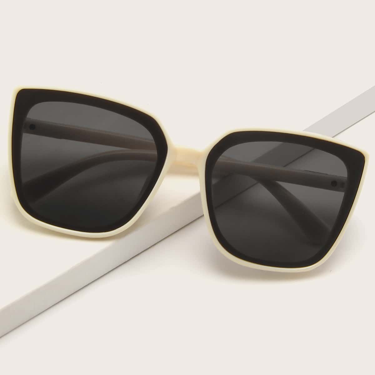 

Acrylic Frame Tinted Lens Sunglasses