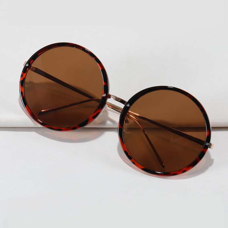 

Tinted Lens Round Frame Sunglasses