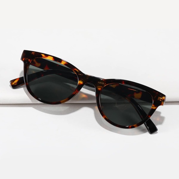 

Tortoiseshell Frame Tinted Lens Sunglasses
