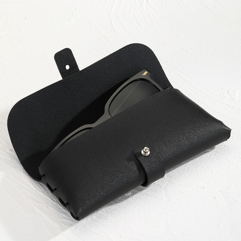 

Guys Solid Glasses Bag, Black