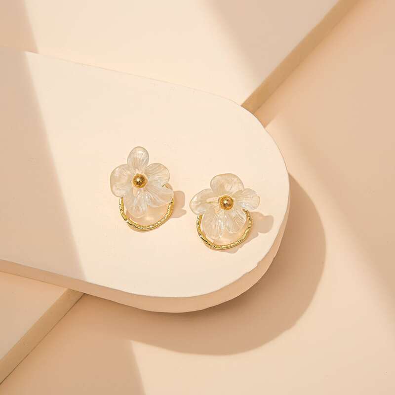 

Floral Stud Earrings, White