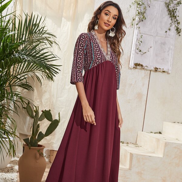 

Contrast Tape Trim Graphic Print Dress, Maroon