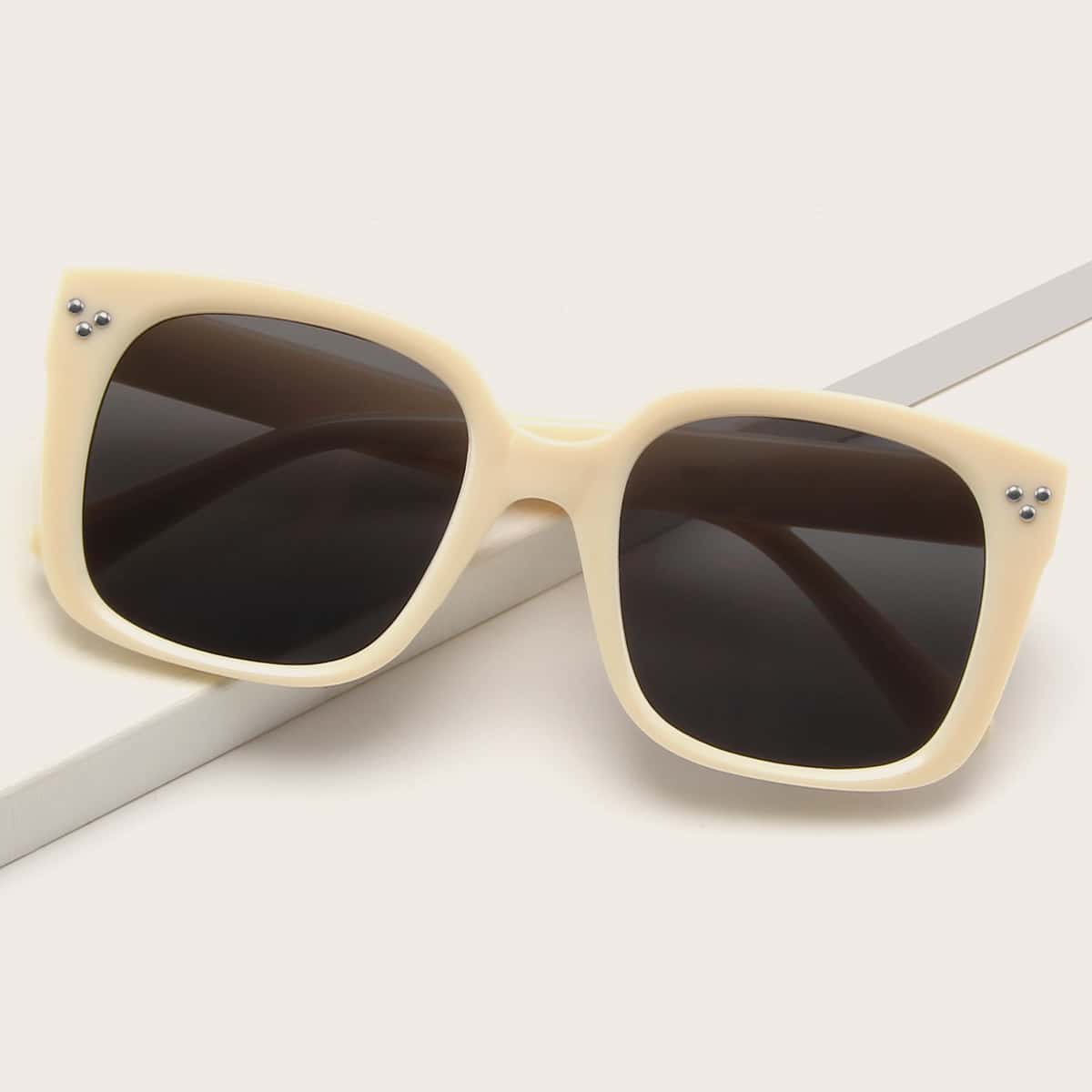 

Square Frame Sunglasses