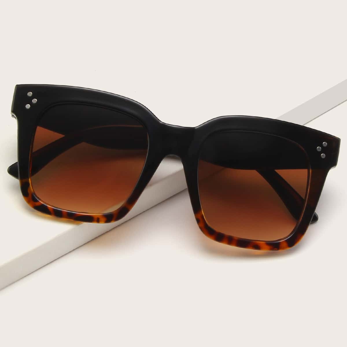 

Square Frame Sunglasses