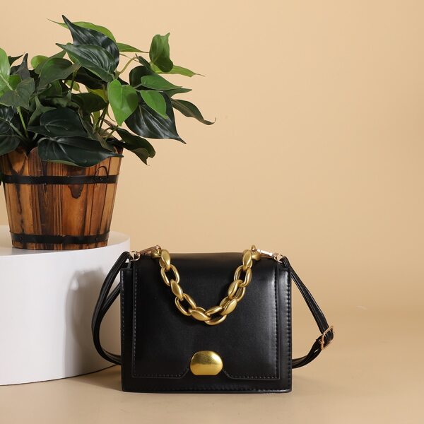 

Chain Decor Flap Crossbody Bag, Black