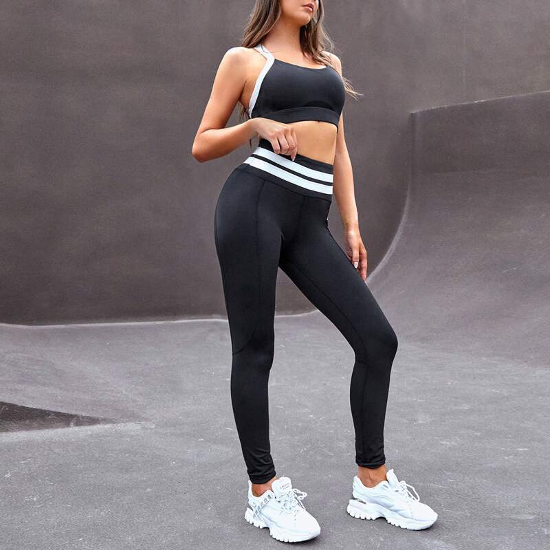 

Colorblock Criss Cross Back Sports Bra With Pocket Side Leggings, Black and white