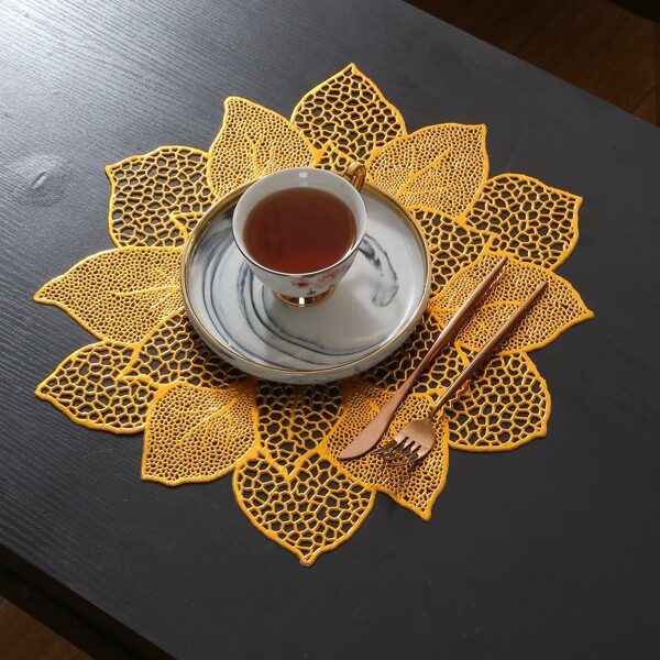 1pc Flower Shaped Placemat, Gold