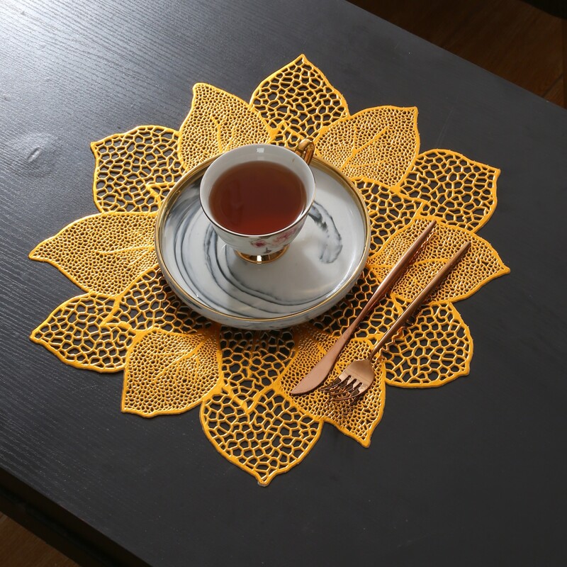 

1pc Flower Shaped Placemat, Gold
