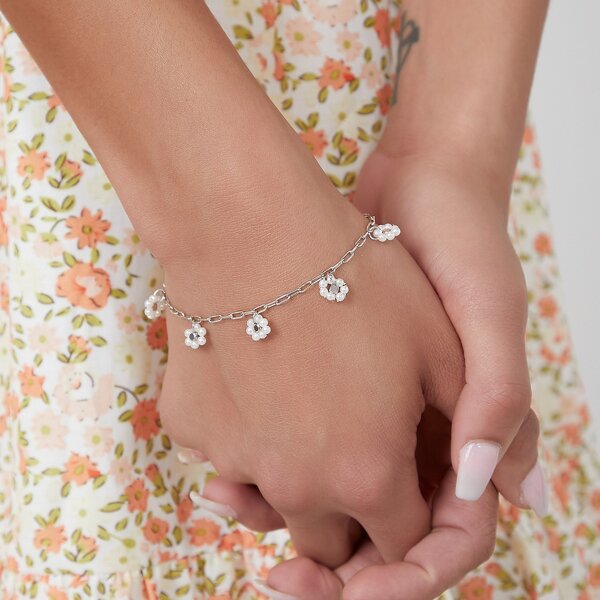 

Beaded Daisy Charm Chain Bracelet, White