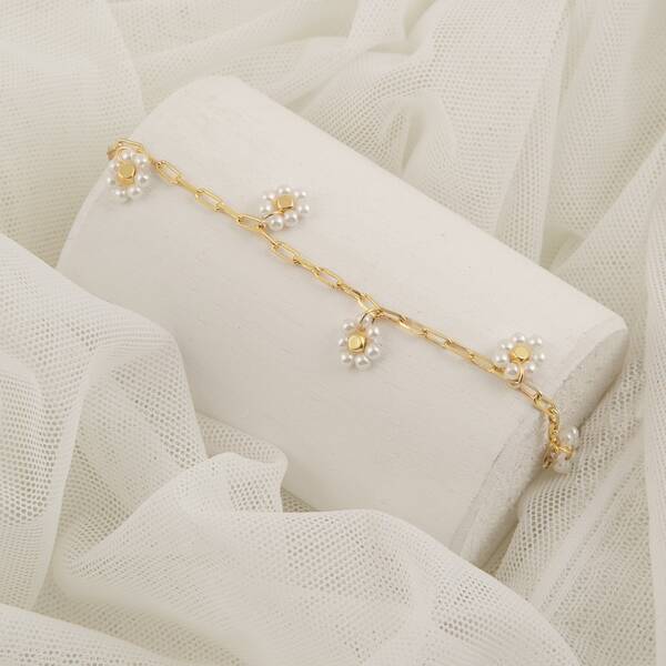 

Beaded Daisy Charm Chain Bracelet, White