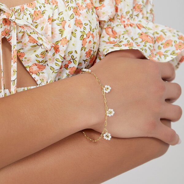 

Beaded Daisy Charm Chain Bracelet, White