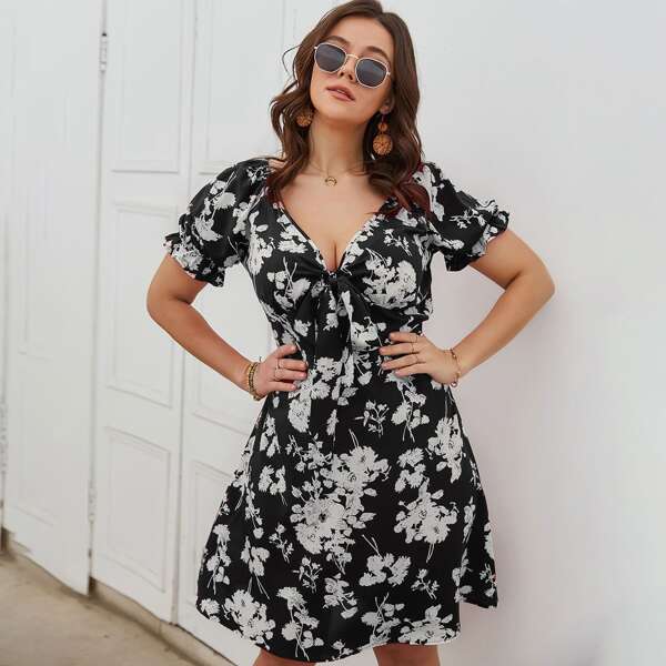 Plus All Over Floral Print Sweetheart Neck Flounce Sleeve Dress, Black and white