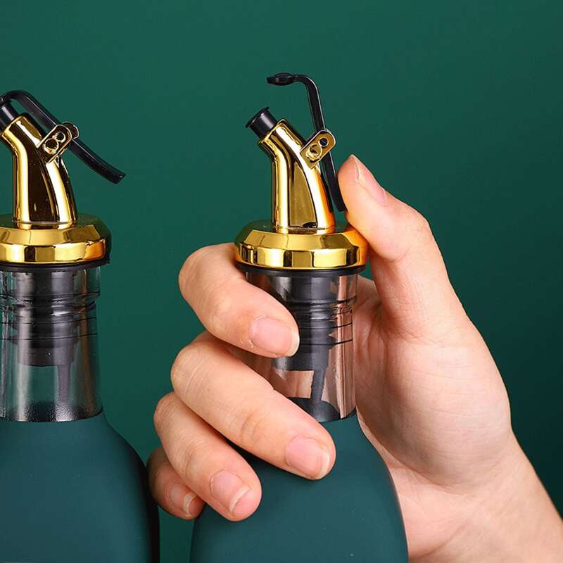 

1pc Kitchen Multifunction Pourer, Gold