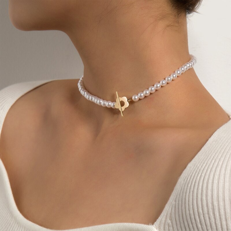 

Floral Buckle Faux Pearl Necklace, White