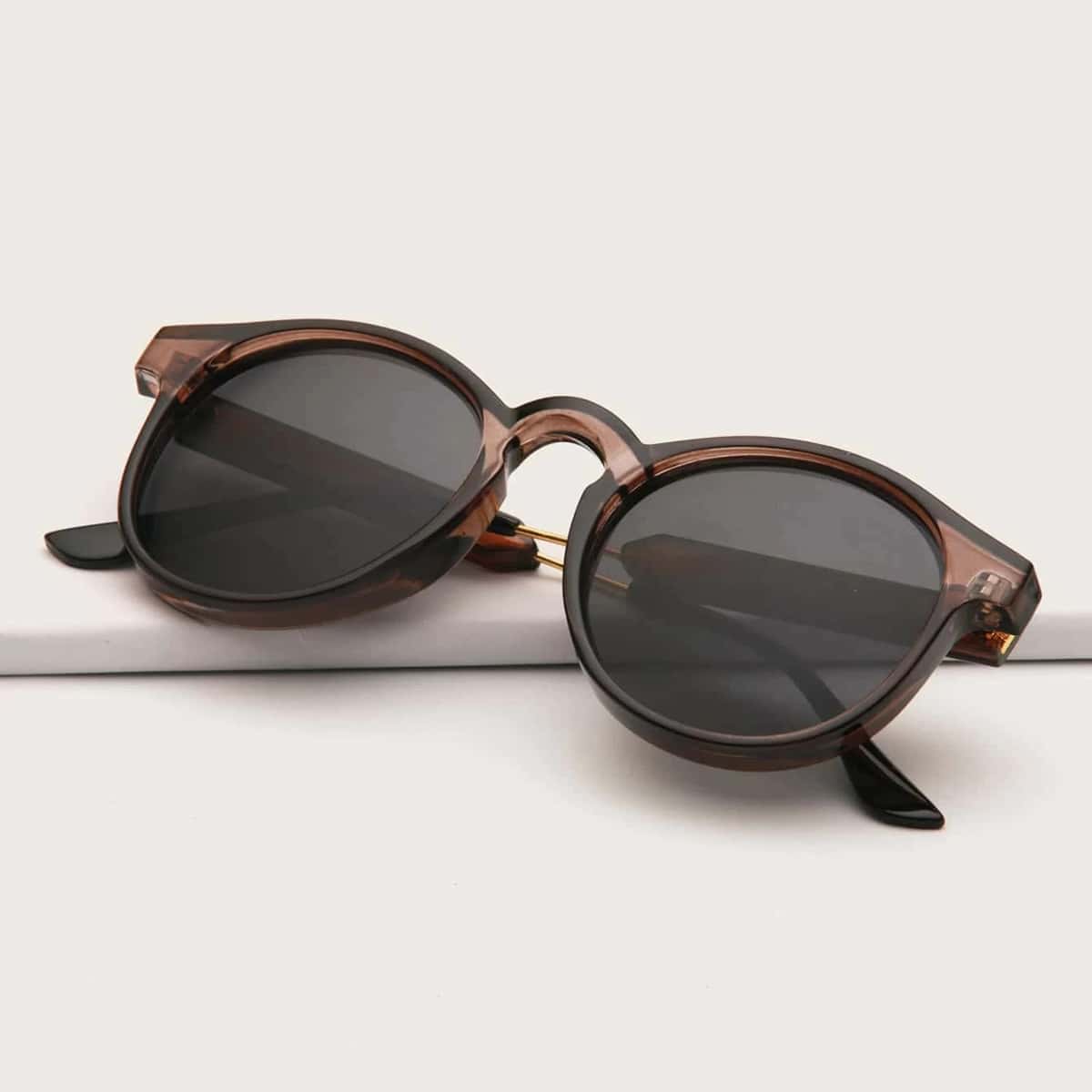 

Round Frame Sunglasses
