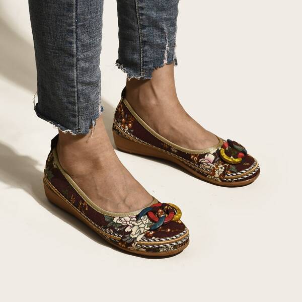 

Floral Graphic Wedges, Maroon