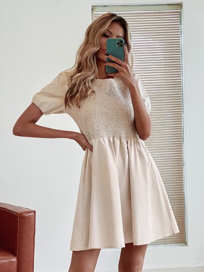 فستان بخط A بلون موحد بصدر مدرز