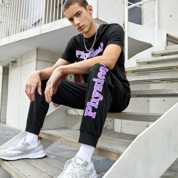 

Men Letter Graphic Tee & Pocket Side Joggers Set, Black