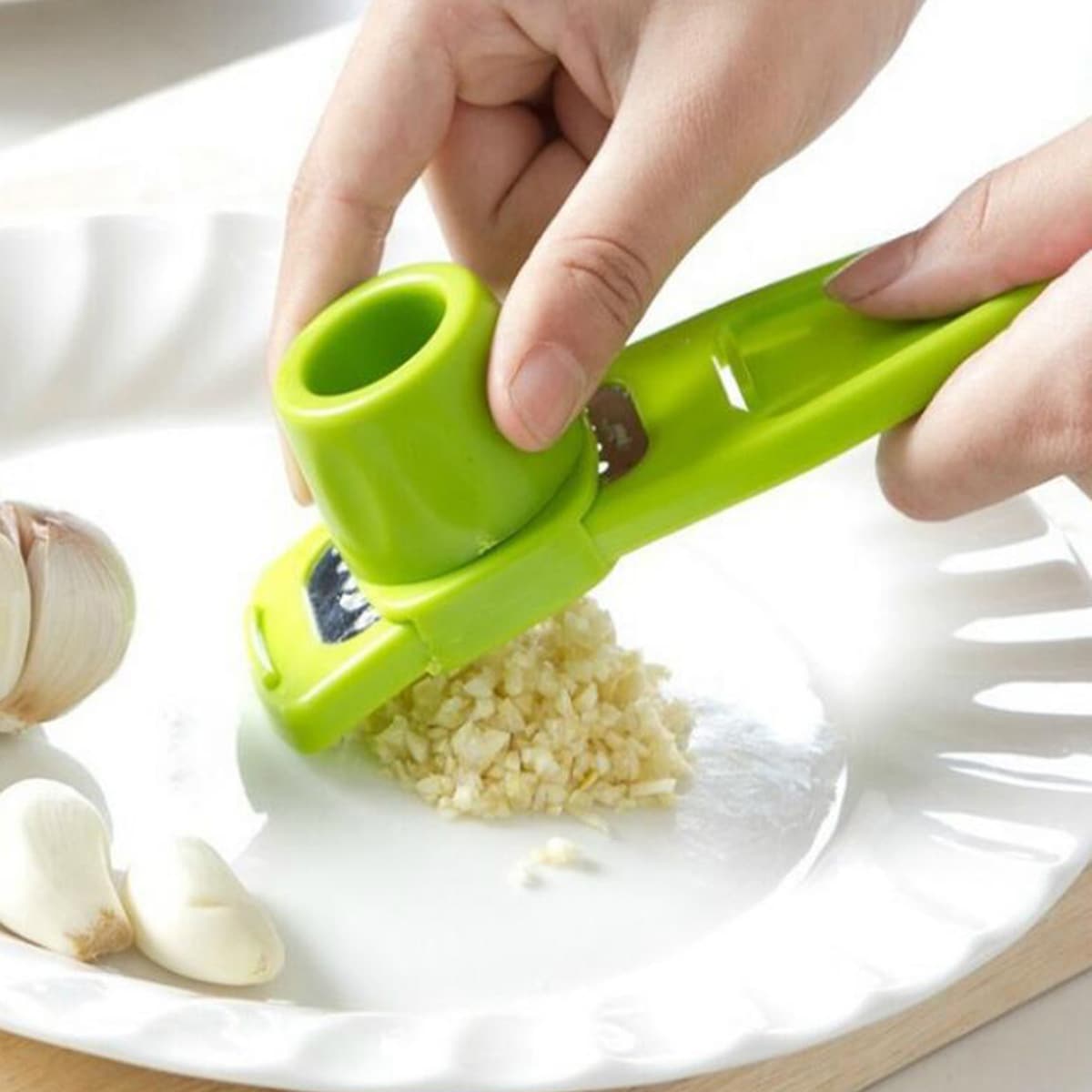 

1pc Garlic Press, Green