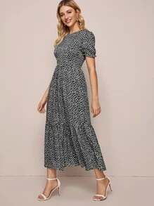 SHEIN VCAY 小碎花花卉荷葉邊下擺連衣裙 - 黑與白 - 查看 4