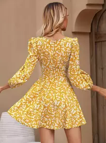 SHEIN Frenchy 小碎花泡泡袖腰帶洋裝