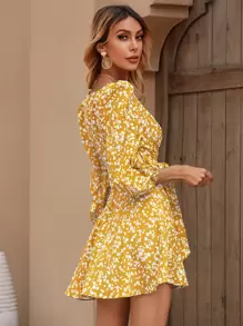 SHEIN Frenchy 小碎花泡泡袖腰帶洋裝