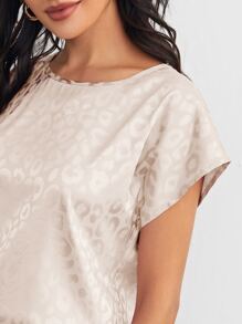 SHEIN Clasi 蝙蝠袖豹紋提花緞面上衣 - 米色 - 查看 4