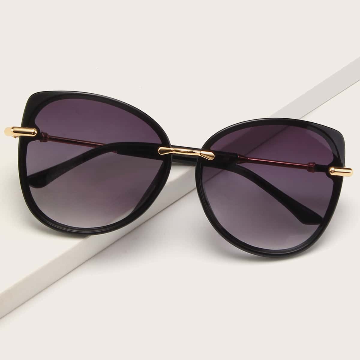 

Cat Eye Sunglasses