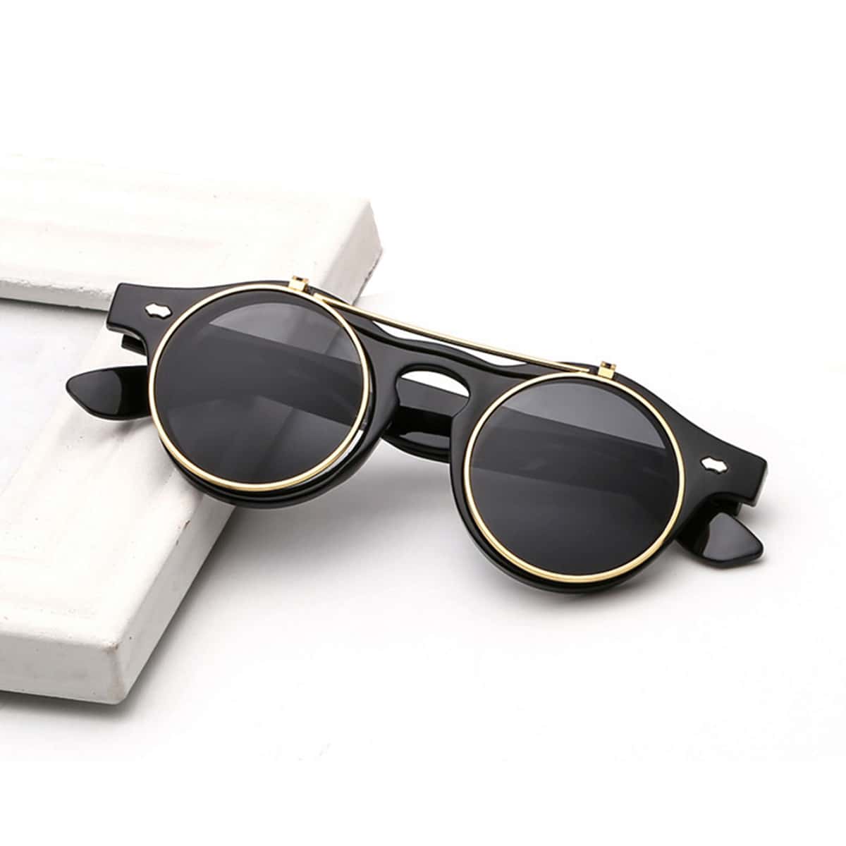 

Round Frame Sunglasses