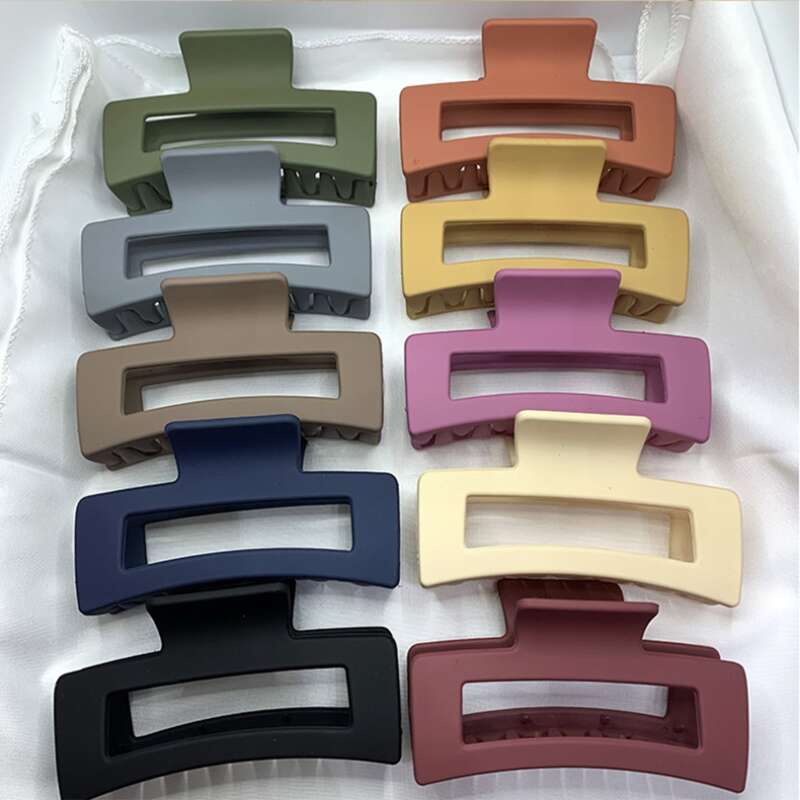 

Random 2pcs Cut Out Square Hair Claw, Multicolor