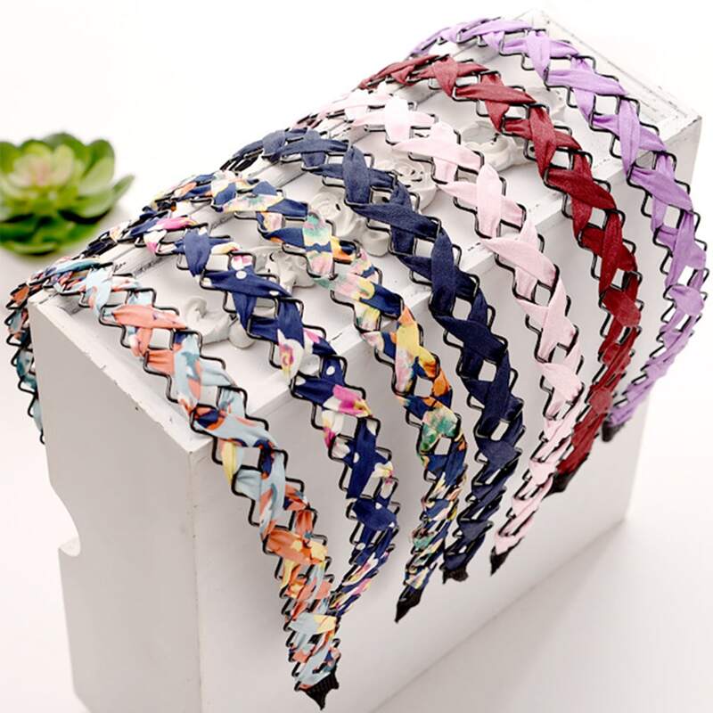 

2pcs Random Ditsy Floral Cut-out Headband, Multicolor