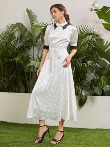 SHEIN X Dr.kholoud 拼接蕾絲邊自腰帶提花連衣裙 - 白色 - 查看 4