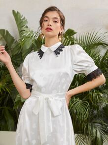 SHEIN X Dr.kholoud 拼接蕾絲邊自腰帶提花連衣裙 - 白色 - 查看 6